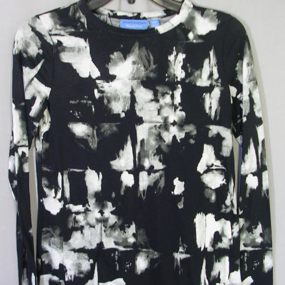 NWT Simply Vera Vera Wang Long Sleeve T-Shirt